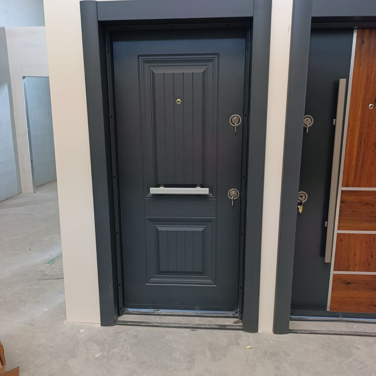 Kiev Çelik Kapı Dış Mekan Saç Panel Desenli Sağ
