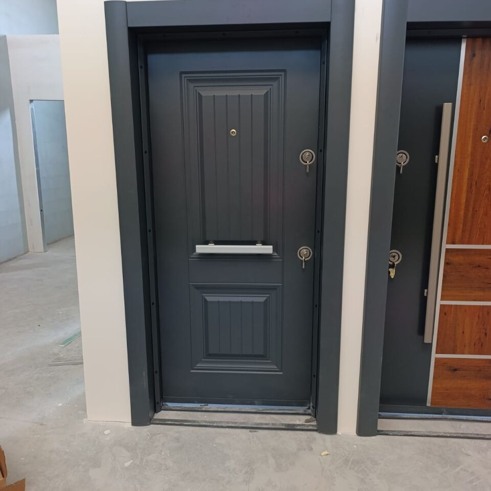 Kiev Çelik Kapı Dış Mekan Saç Panel Desenli Sağ